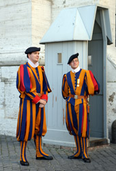 Швейцарские гвардейцы в Ватикане