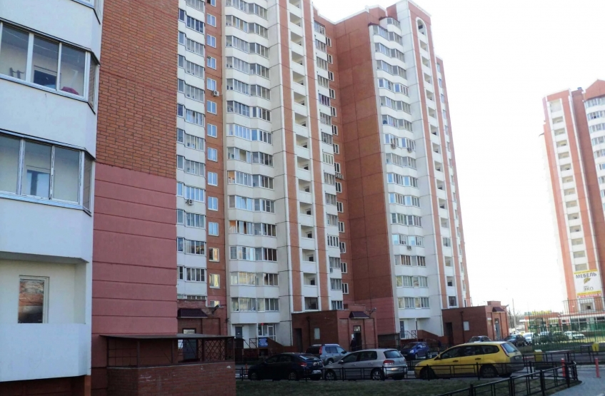 Жилой дом на Московском шоссе. Московская обл., Серпухов, Московское ш., 51