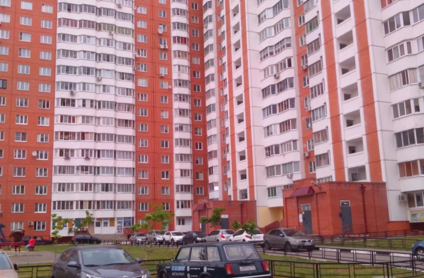 Жилой дом на Московском шоссе. Московская обл., Серпухов, Московское ш., 51