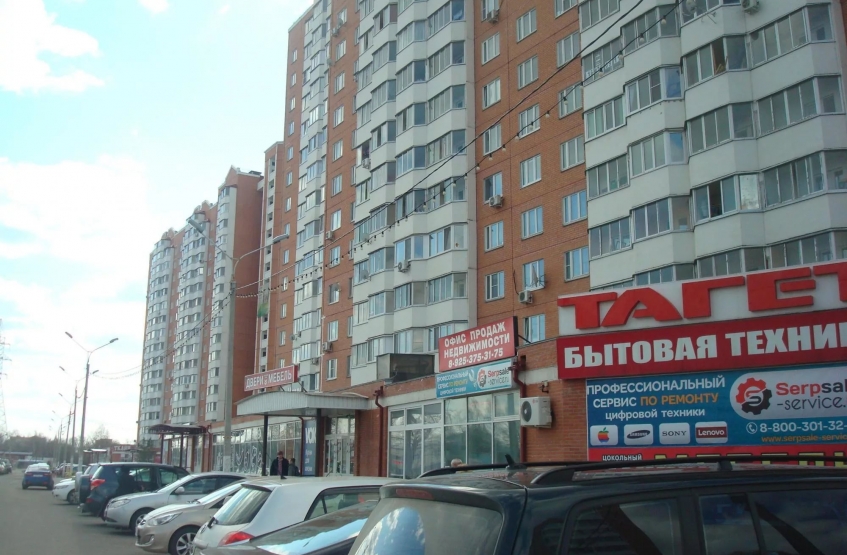 Жилой дом на Московском шоссе. Московская обл., Серпухов, Московское ш., 51